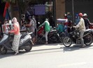 Trao quà, phát cơm từ thiện nên báo trước với địa phương