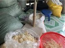 Bác sĩ nói về những nguy hiểm của bao cao su tái chế