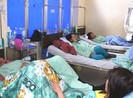 Ăn bánh mì ở chợ, hàng chục người bị ngộ độc