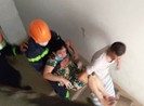 Cứu 4 người mắc kẹt trong đám cháy chung cư