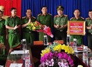 Thưởng nóng đơn vị phá đường dây làm giả thẻ công an, nhà báo