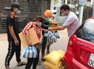 Đại diện người Cơ Tu cảm ơn mạnh thường quân hỗ trợ chống dịch