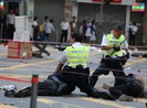 Hong Kong: 1 người biểu tình bị bắn vào ngực sáng nay