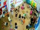 Cô giáo mầm non bị tố bắn dây thun vào học sinh