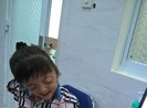 Hạnh phúc của cô bé 'từ mai con có ngón tay rồi' sau gần một tháng phẫu thuật