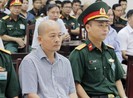 Út “trọc” nói lời sau cùng, thuộc cấp gục khóc tại tòa