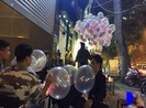 Ngộ độc, teo tóp cơ thể vì hít 30 quả bóng cười mỗi ngày