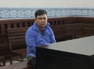 Người đàn ông đêm khuya mang xăng đi đốt nhà chủ nợ