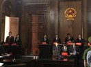 Tòa chấn chỉnh việc vắng mặt của luật sư tại phiên xử đại án