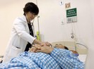 Cắt lể nặn máu độc, người đàn ông nhiễm khuẩn huyết nguy kịch