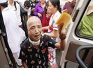Bệnh nhân ung thư về quê trên 'Chuyến xe yêu thương'