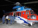 Trực thăng bay ra 2 đảo cứu 2 ngư dân gặp nguy hiểm