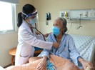 Vấp đồ chơi của cháu, cụ bà té gãy xương sườn