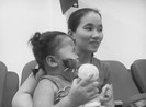 Bé trai bị chó cắn thương tích nặng khi đang ăn xúc xích