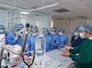 Diệu Nhi trong cặp bé song sinh dính nhau đã cai máy thở