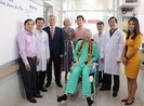 Nam phi công người Anh mắc COVID-19 giờ ra sao?