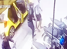 Nhóm người đi trên 2 ô tô xông vào quán vịt quay chém loạn xạ