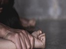 Bé gái 15 tuổi cắn vào người kẻ hiếp dâm để thoát thân