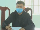 Công an làm việc với 1 thanh niên không tự cách ly tại nhà