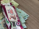 Cướp nhào vô đám cưới rinh thùng tiền mừng cô dâu, chú rể