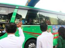 Hàng ngàn công nhân được về quê trên chuyến xe nghĩa tình