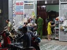 Mẹ sửng sốt khi phát hiện con trai treo cổ giữa phòng trọ
