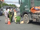 Bình Dương: Người đàn ông bị xe đầu kéo cán chết giữa ngã tư