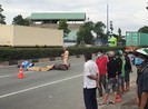 Hai thanh niên tại Bình Dương chết thảm dưới xe container