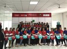 Tặng 1.000 giỏ xách cho công nhân đi chợ