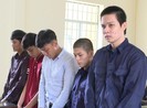 Năm thanh niên 'hùn tiền' rồi dắt tay nhau vào tù