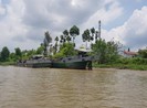 Cảnh sát nổ súng bắt hai tàu trộm cát trên sông Hậu