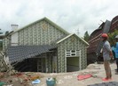 2 căn nhà ven QL80 sụp xuống sông lúc nửa đêm