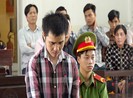 Mang dao 'xử' chủ cửa hàng điện thoại vì không giảm giá
