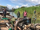1 ghe số hiệu nước ngoài hút trộm cát ở khu vực biên giới