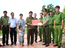 Công an Cần Thơ vận động hỗ trợ người dân bị giông lốc