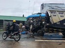 Ô tô khách va chạm xe rác, 3 người bị thương