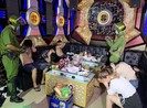 Khách và nhân viên chơi ma túy trong quán karaoke