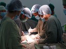 Thanh niên 25 năm sống trong cảnh không có hậu môn