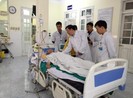 Bộ Y tế thăm bệnh nhân được mổ lấy panh sau 18,5 năm