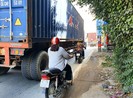 Không nên bỏ giờ cấm xe tải trên đường Nguyễn Duy Trinh