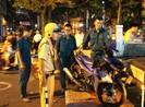 Thanh niên phóng nhanh, tông liên hoàn ba xe máy