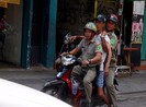 Theo chân công an đi bắt người nghiện ở quận 1