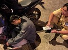 Thanh niên say xỉn, ôm gần 40 triệu ngủ quên trên đường