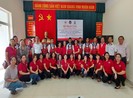 Phu nhân nguyên Chủ tịch nước tặng phao cứu sinh