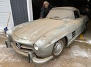 Mercedes-Benz 300 SL Roadster bỏ xó suốt 40 năm giá 23 tỉ