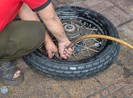 Có nên thay vỏ không ruột cho xe máy?