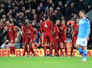Hạ Man City đầy tranh cãi, Liverpool độc chiếm ngôi đầu