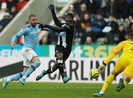 Man City mất điểm phút cuối trước Newcastle
