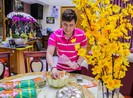 Khánh Phương tặng 200 phần quà cho người thân, bạn bè dịp tết