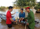 Vietlott tặng nhu yếu phẩm đến người dân Hà Tĩnh, Quảng Bình